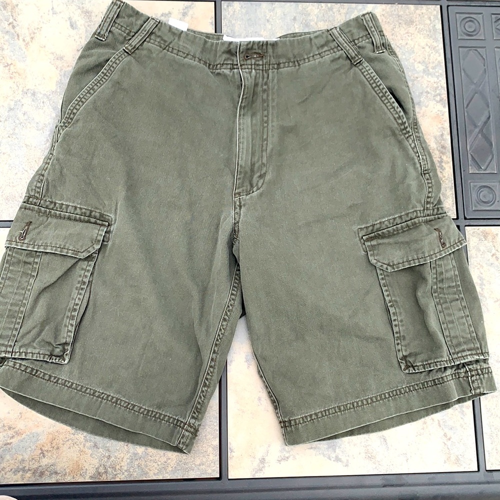 Perry Ellis Men’s cargo shorts size 30 in a gray / green cotton
